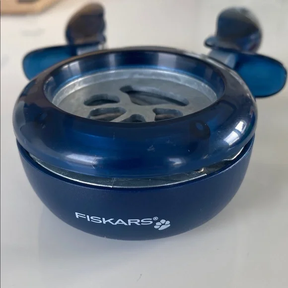 13x Craft Paper Punchers - Fiskars, Marvy Uchida - Picture 2 of 7